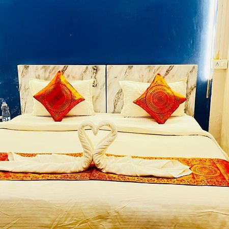 Vibe N Joy Hotel Varanasi Exterior photo