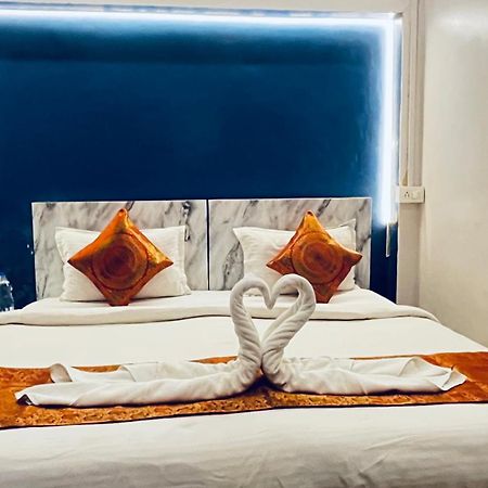 Vibe N Joy Hotel Varanasi Exterior photo