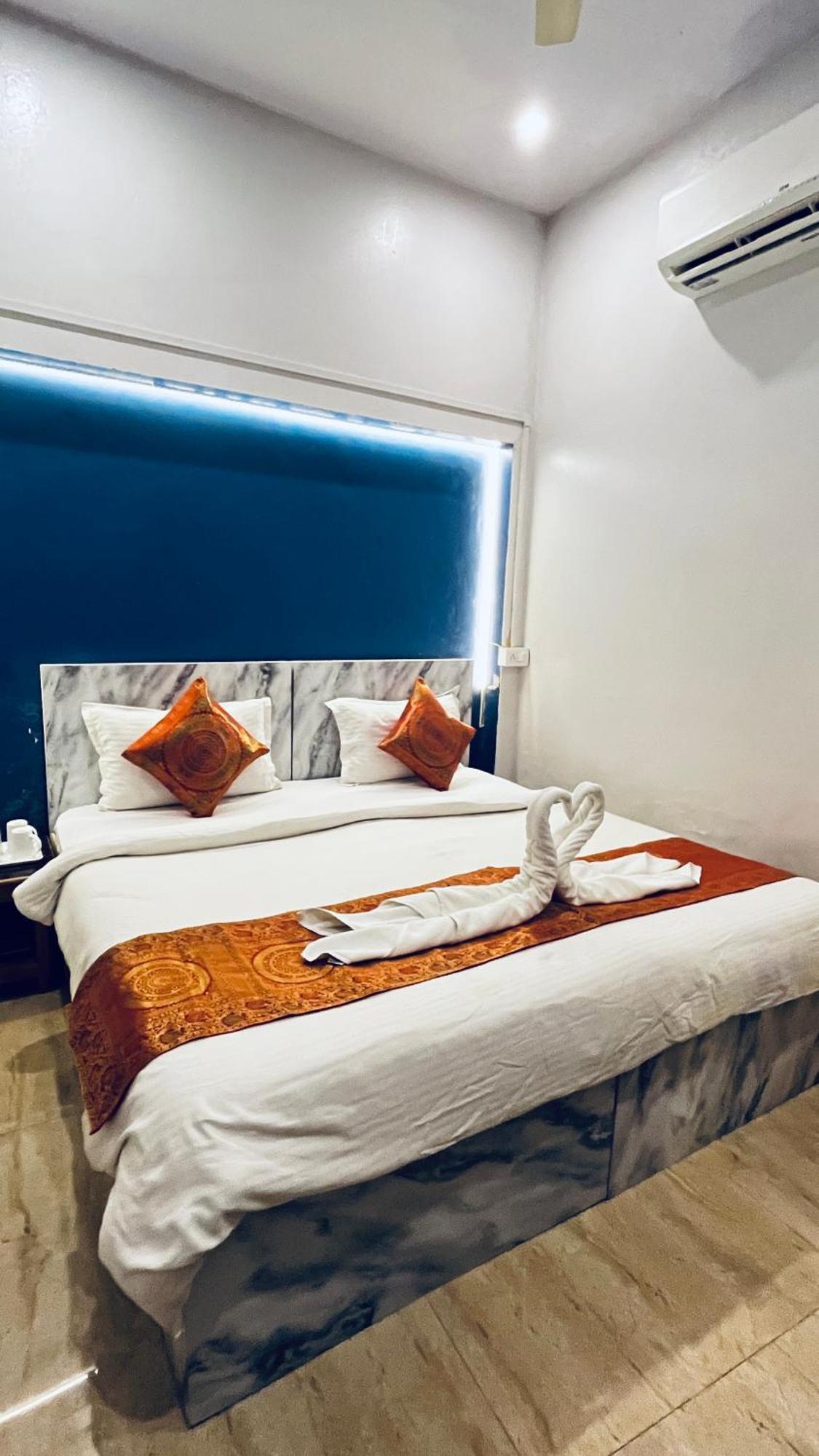 Vibe N Joy Hotel Varanasi Exterior photo