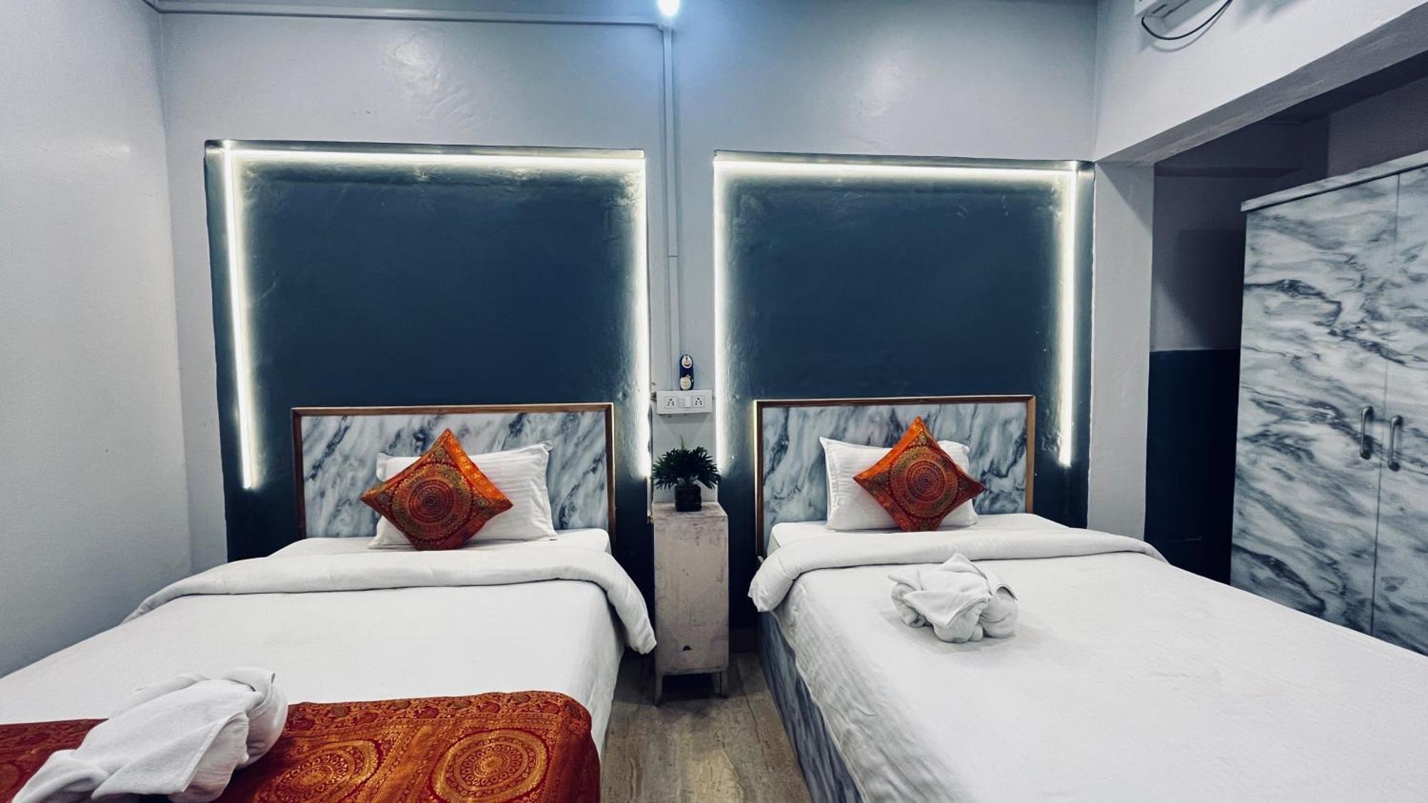 Vibe N Joy Hotel Varanasi Exterior photo