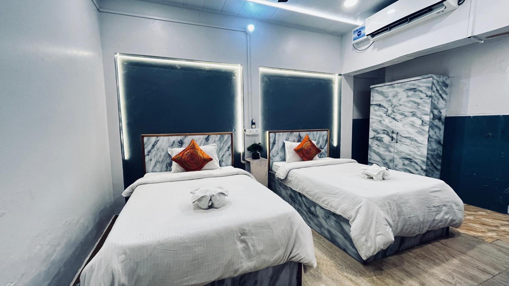 Vibe N Joy Hotel Varanasi Exterior photo