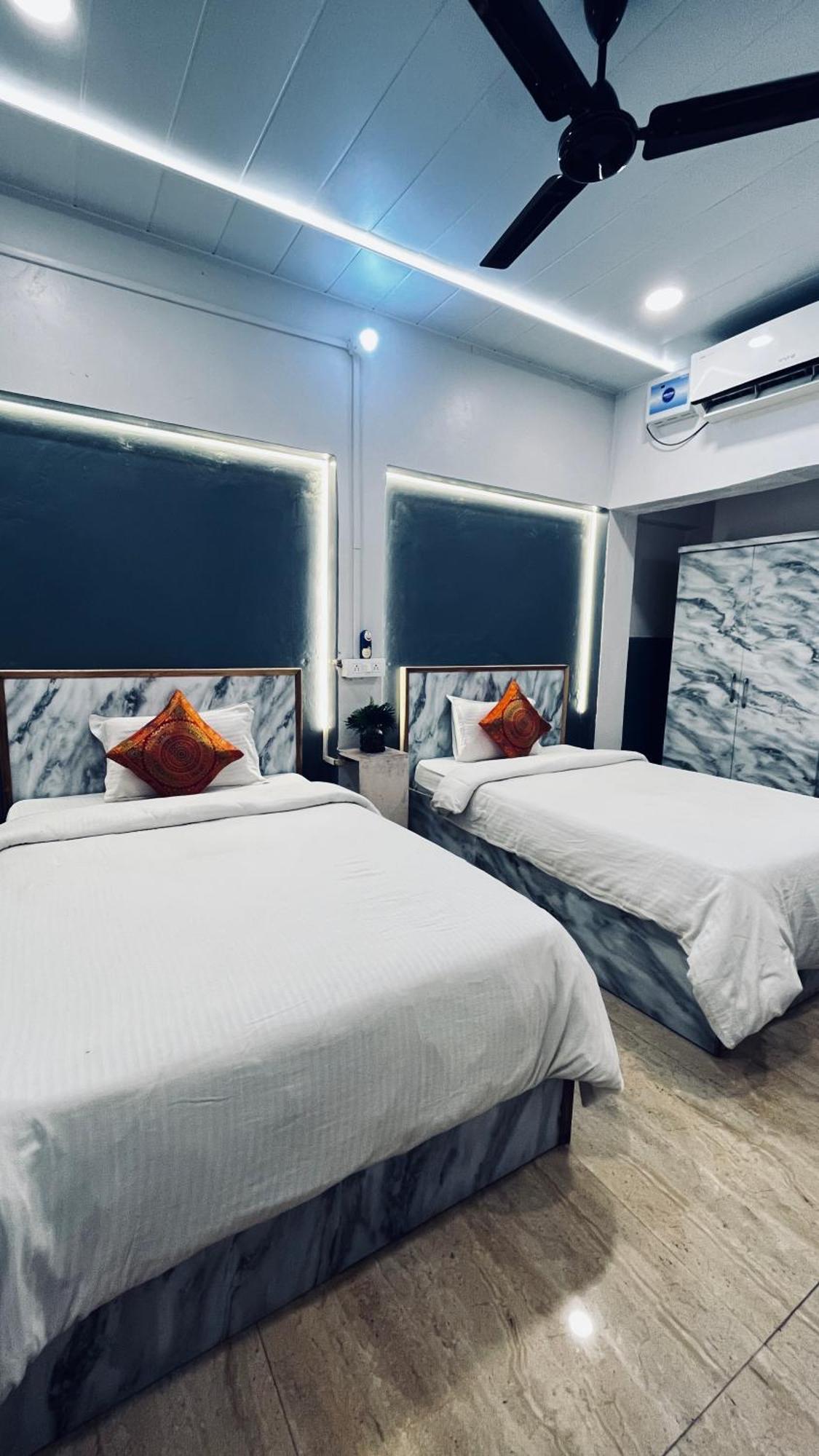 Vibe N Joy Hotel Varanasi Exterior photo
